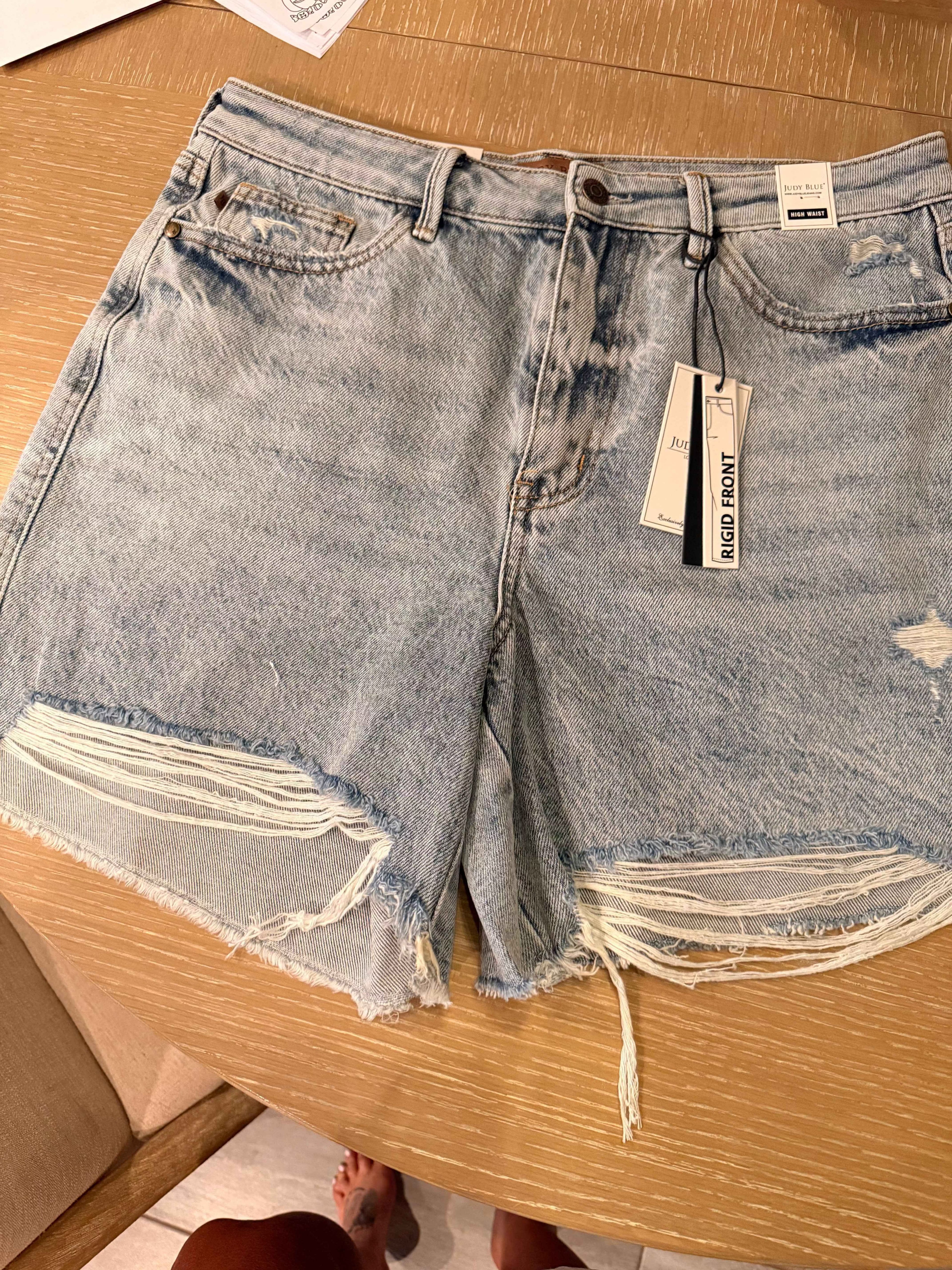 Judy Blue- HW Rigid front dad short - Curvy